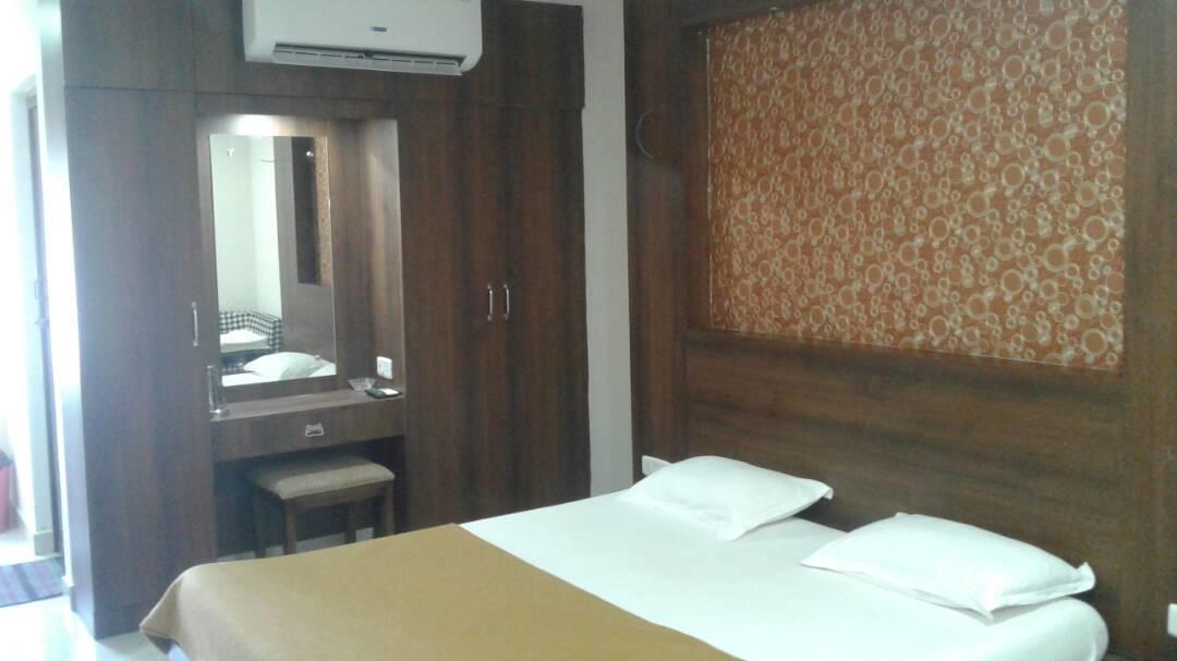 Ambāsamudram Hotel Gowri Sankar מראה חיצוני תמונה